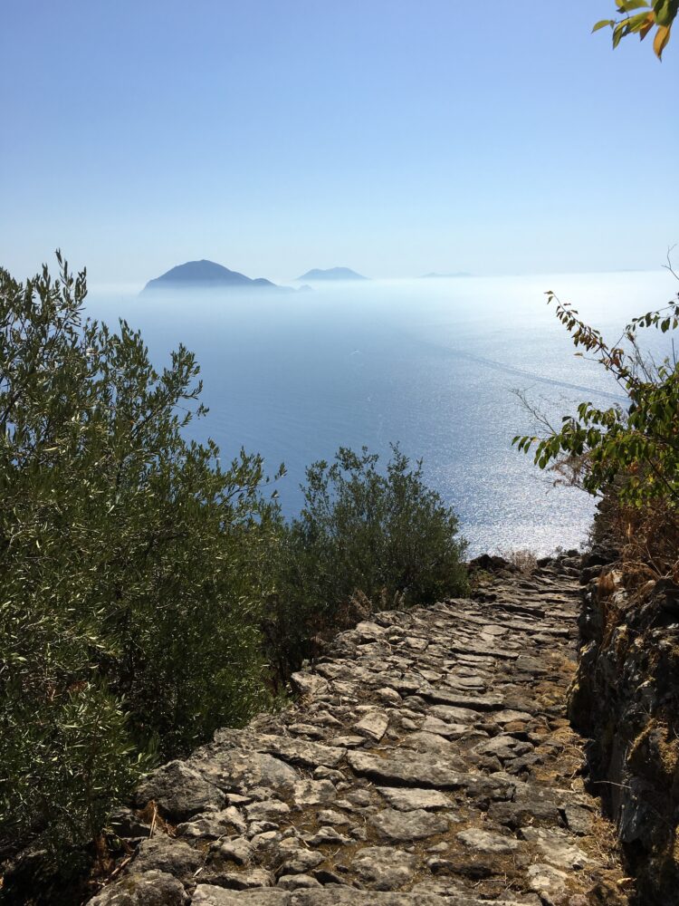 Entdecke die faszinierende Insel Alicudi: Ein abgeschiedenes Paradies im Mittelmeer